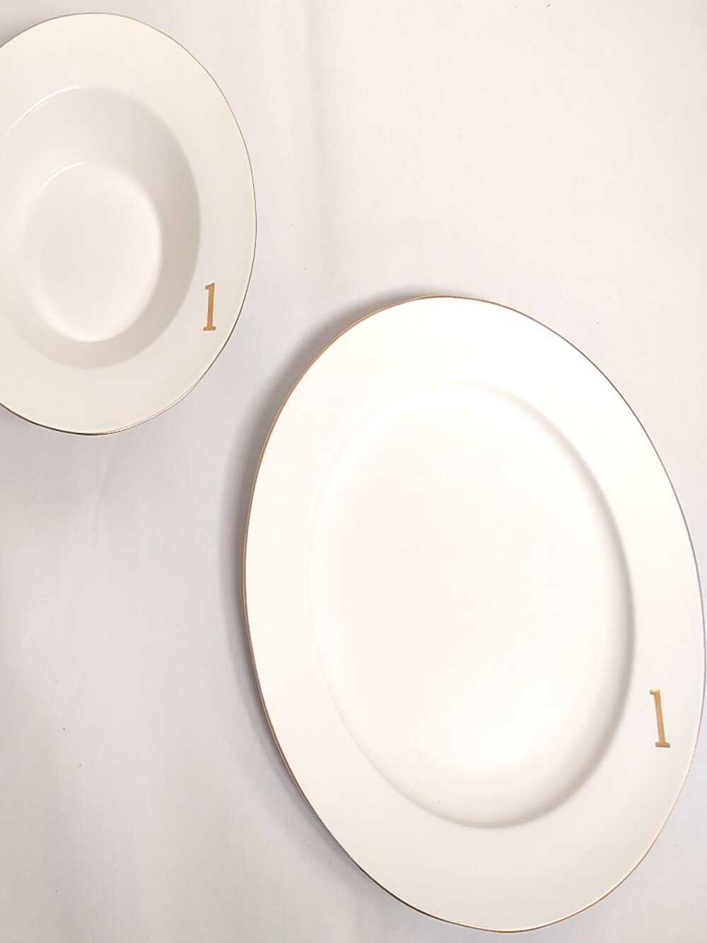 COLLECTIVE HOME Gold-Edged Ceramic Dinnerware Monogram Kitchen Plate Set - l